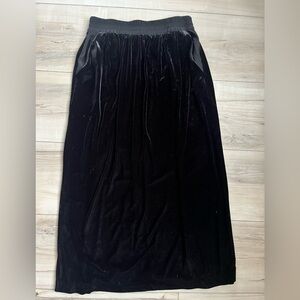 Chic Black Velvet Maxi Skirt